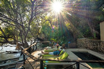 ichingo chobe river lodge