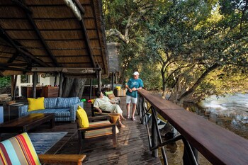 ichingo chobe river lodge