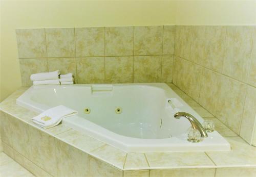 aurora park inn and suites