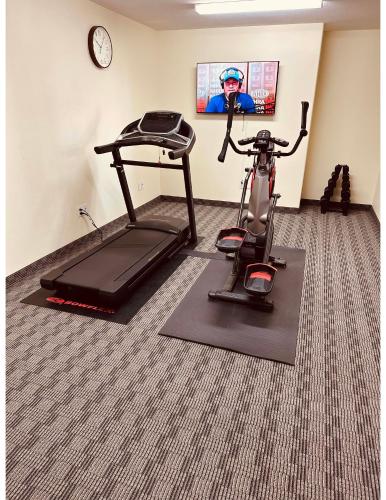 aurora park inn and suites