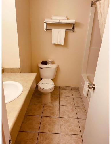 aurora park inn and suites