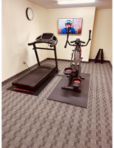 aurora park inn and suites