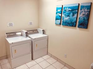 aurora park inn and suites