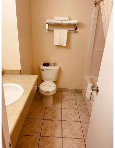 aurora park inn and suites
