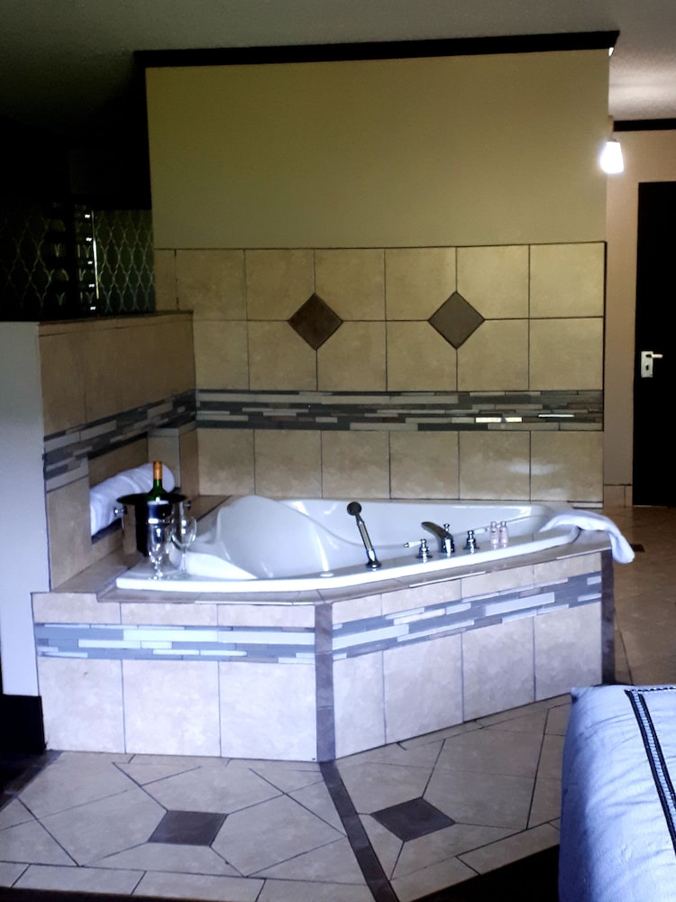 causeway bay hotel sparwood