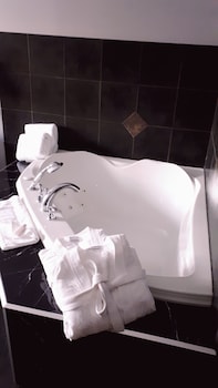 causeway bay hotel sparwood