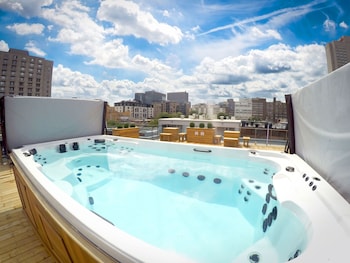 M Montreal - Hostel,Quebec>>Montreal,2 star
