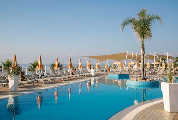 asterias beach hotel