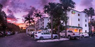 courtyard by marriott naples