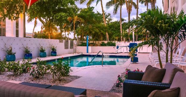 courtyard by marriott naples