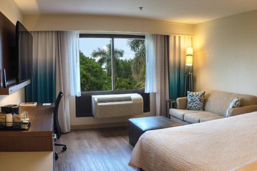 courtyard by marriott naples