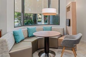 courtyard by marriott naples