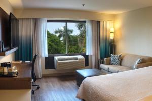 courtyard by marriott naples