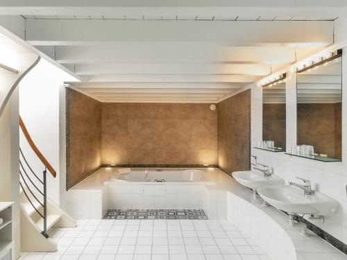 lhotel by hostellerie du chateau