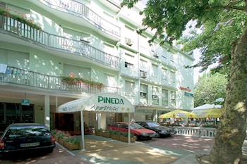 pineda aparthotel