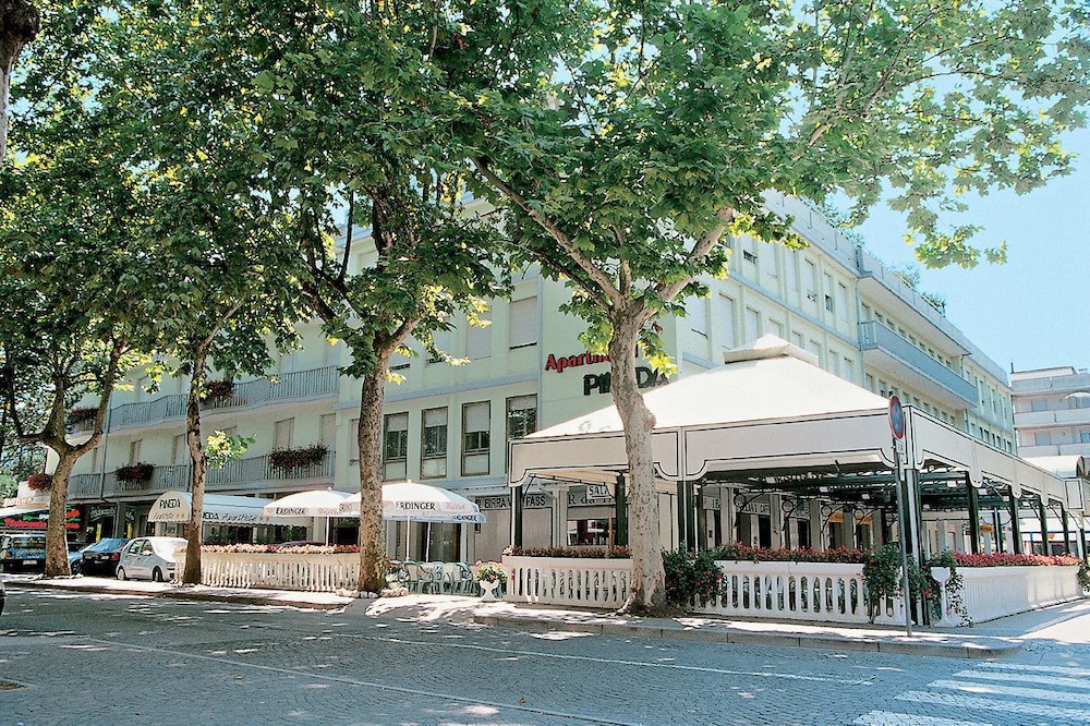 pineda aparthotel