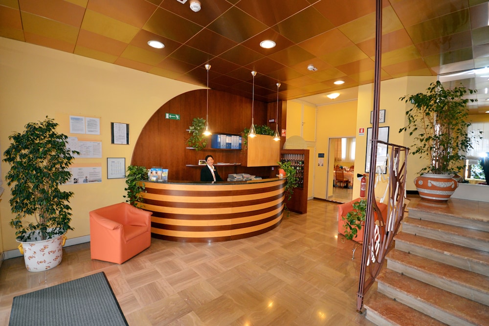 pineda aparthotel