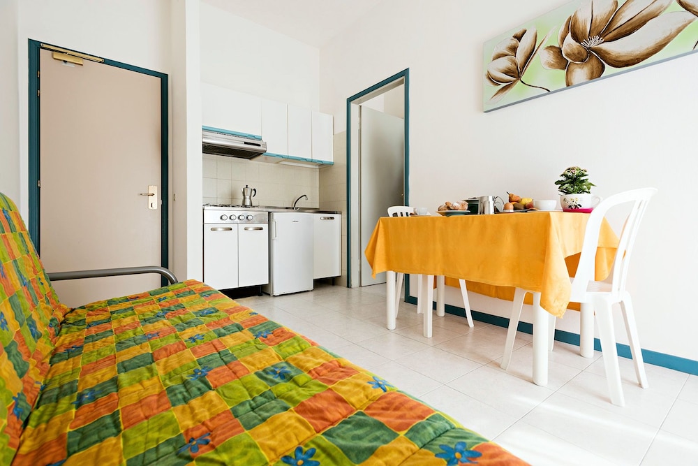 pineda aparthotel