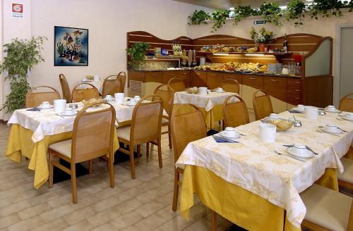 pineda aparthotel