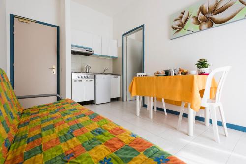 pineda aparthotel