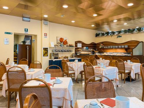 pineda aparthotel