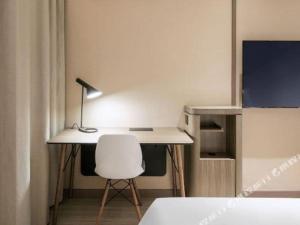 hanting hotel hangzhou central wulin square metro station