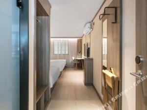 hanting hotel hangzhou central wulin square metro station