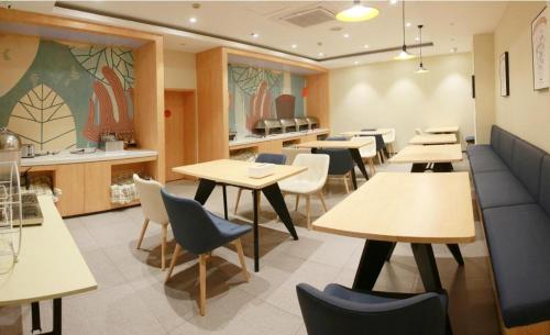 hanting hotel hangzhou central wulin square metro station