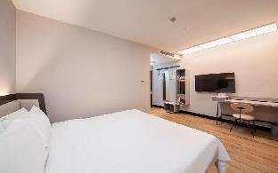 hanting hotel shangnan rd metro station shanghai