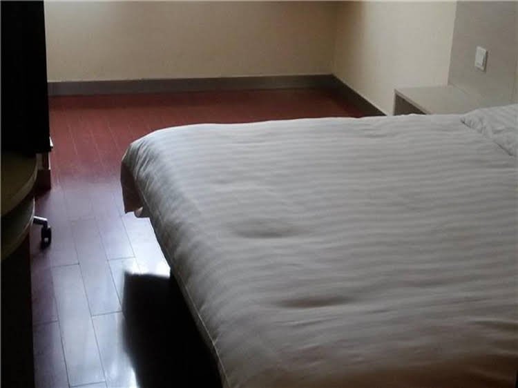 hanting hotel shangnan rd metro station shanghai