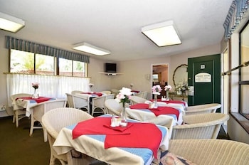 County Inn,Lancaster>>California,3 star