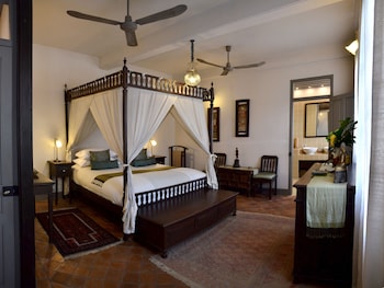 satri house