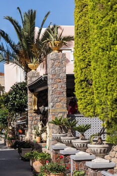 polydefkis hotel