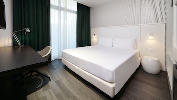 holiday inn nola naples vulcano buono