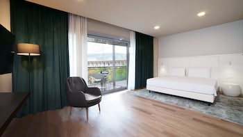 holiday inn nola naples vulcano buono