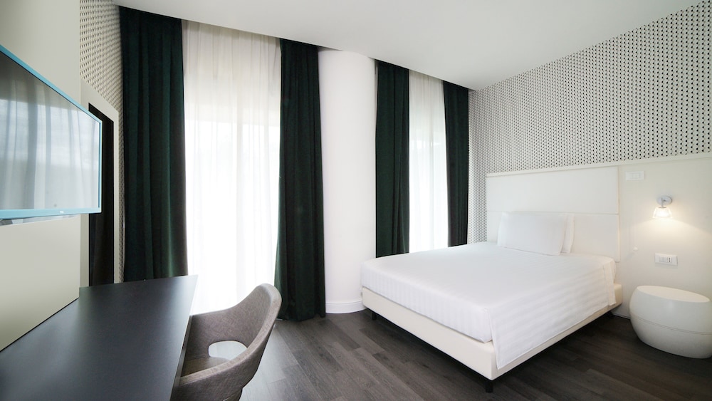 holiday inn nola naples vulcano buono