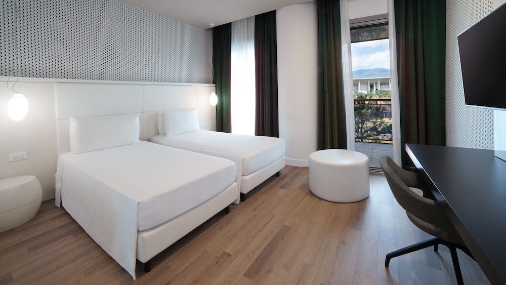 holiday inn nola naples vulcano buono