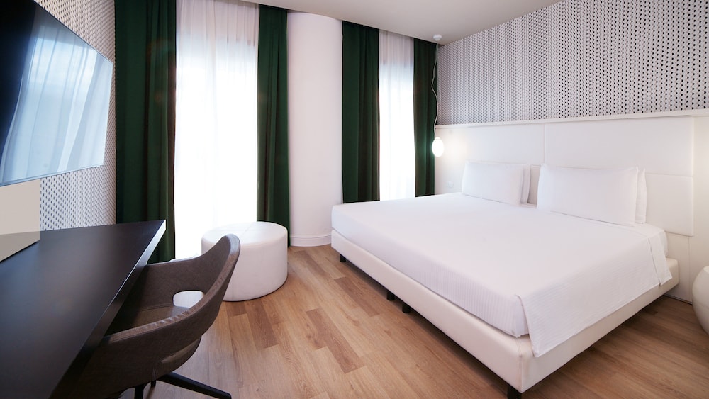 holiday inn nola naples vulcano buono