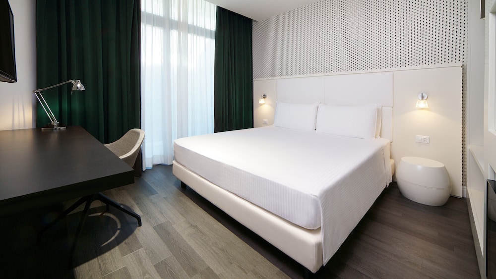 holiday inn nola naples vulcano buono