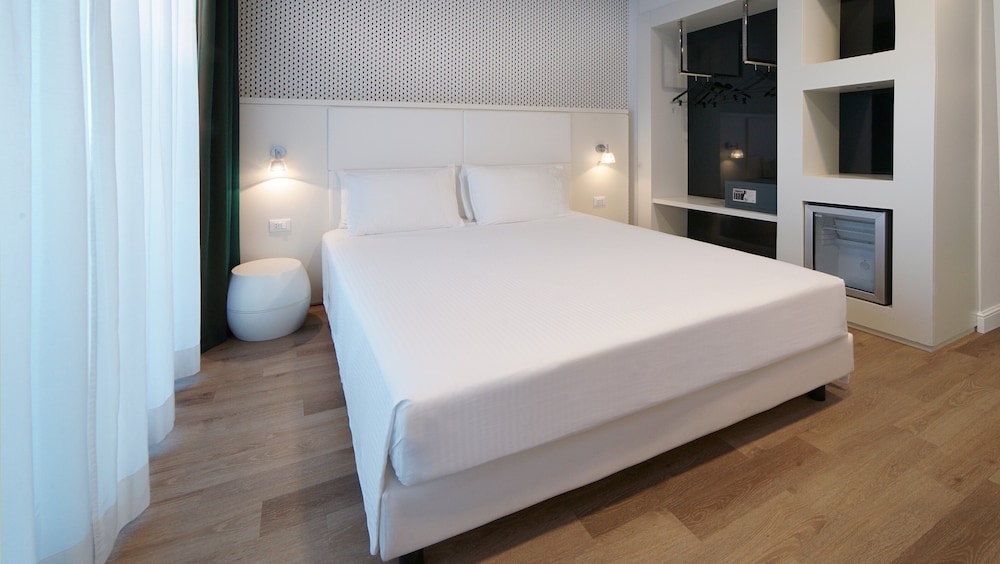 holiday inn nola naples vulcano buono