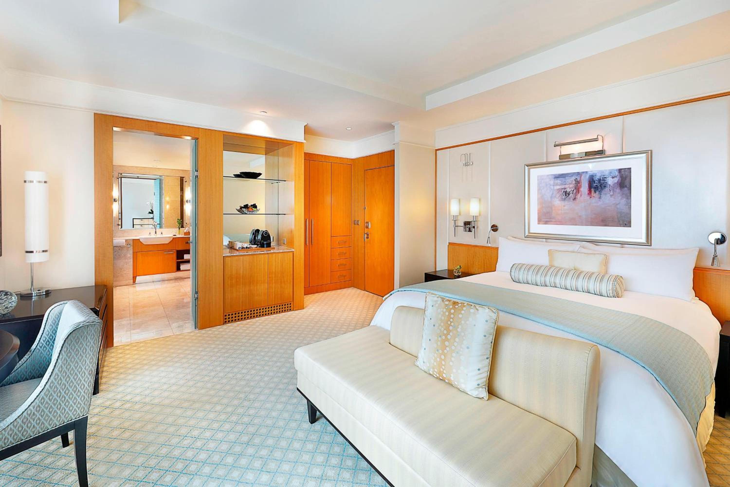 the ritz carlton dubai international financial centre