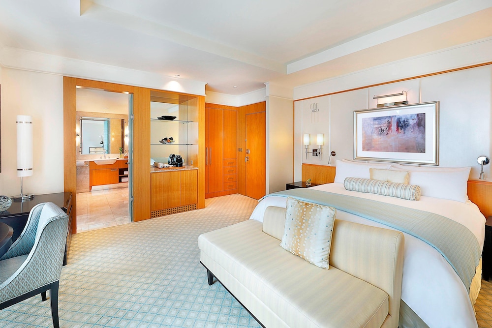 the ritz carlton dubai international financial centre