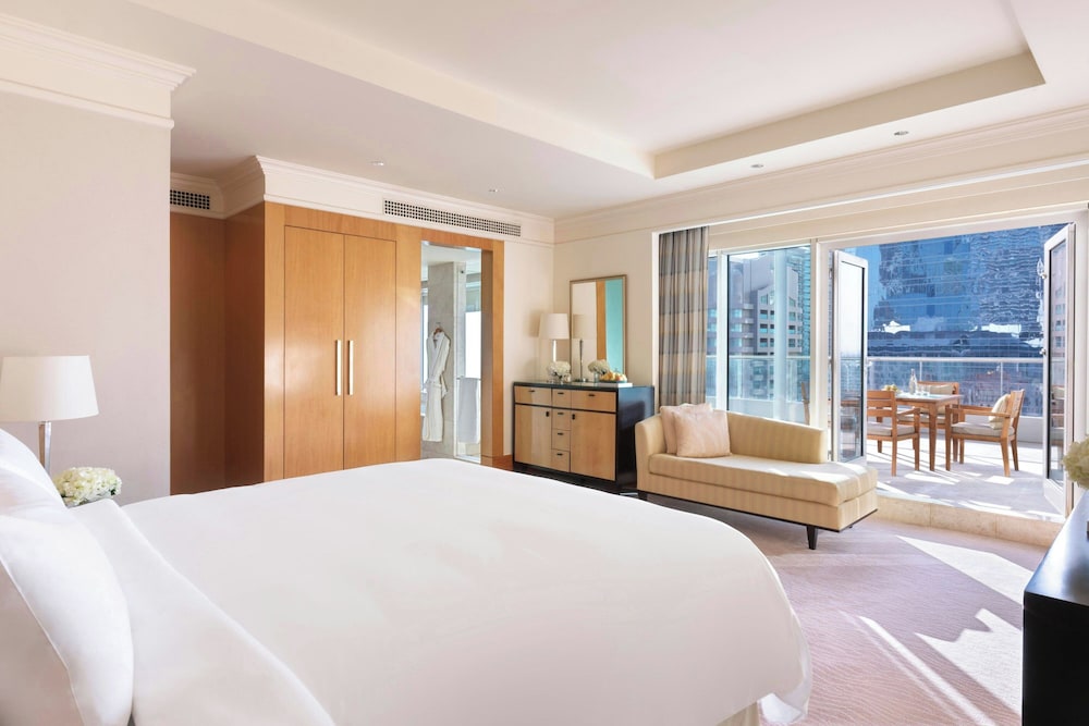 the ritz carlton dubai international financial centre