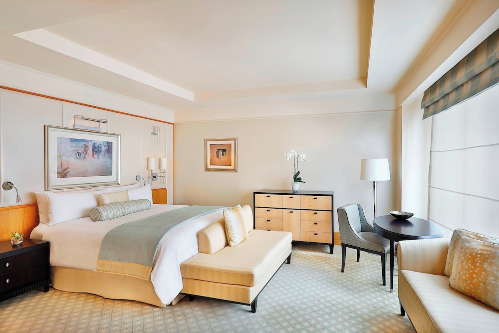 the ritz carlton dubai international financial centre