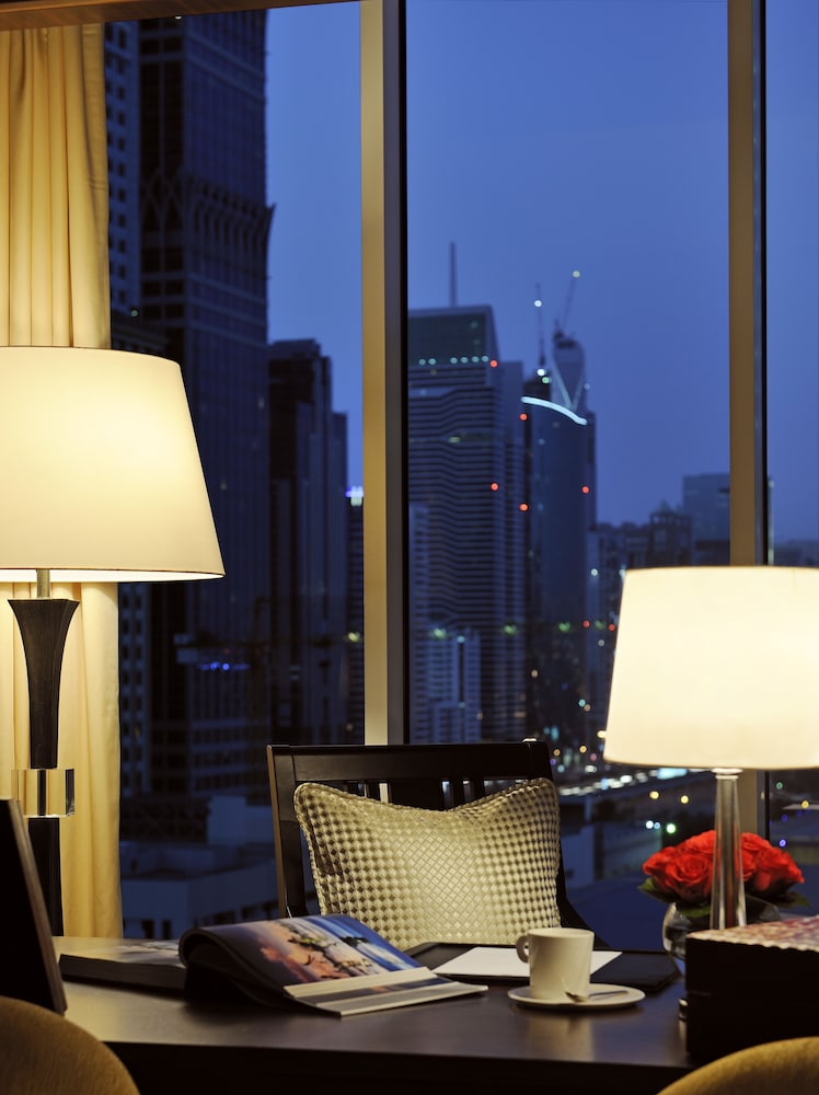 the ritz carlton dubai international financial centre