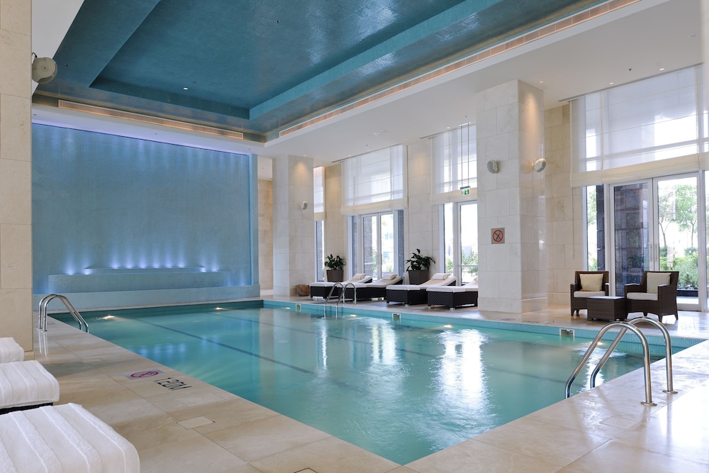 the ritz carlton dubai international financial centre