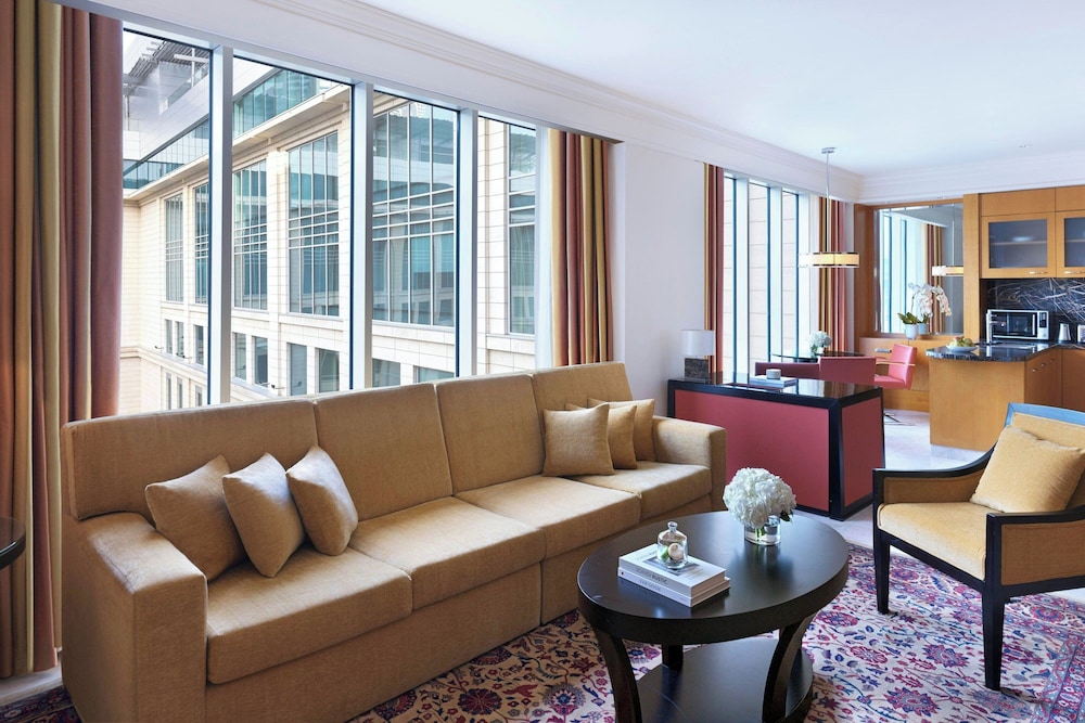 the ritz carlton dubai international financial centre