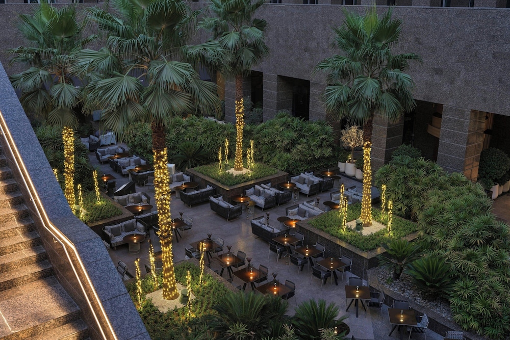 the ritz carlton dubai international financial centre