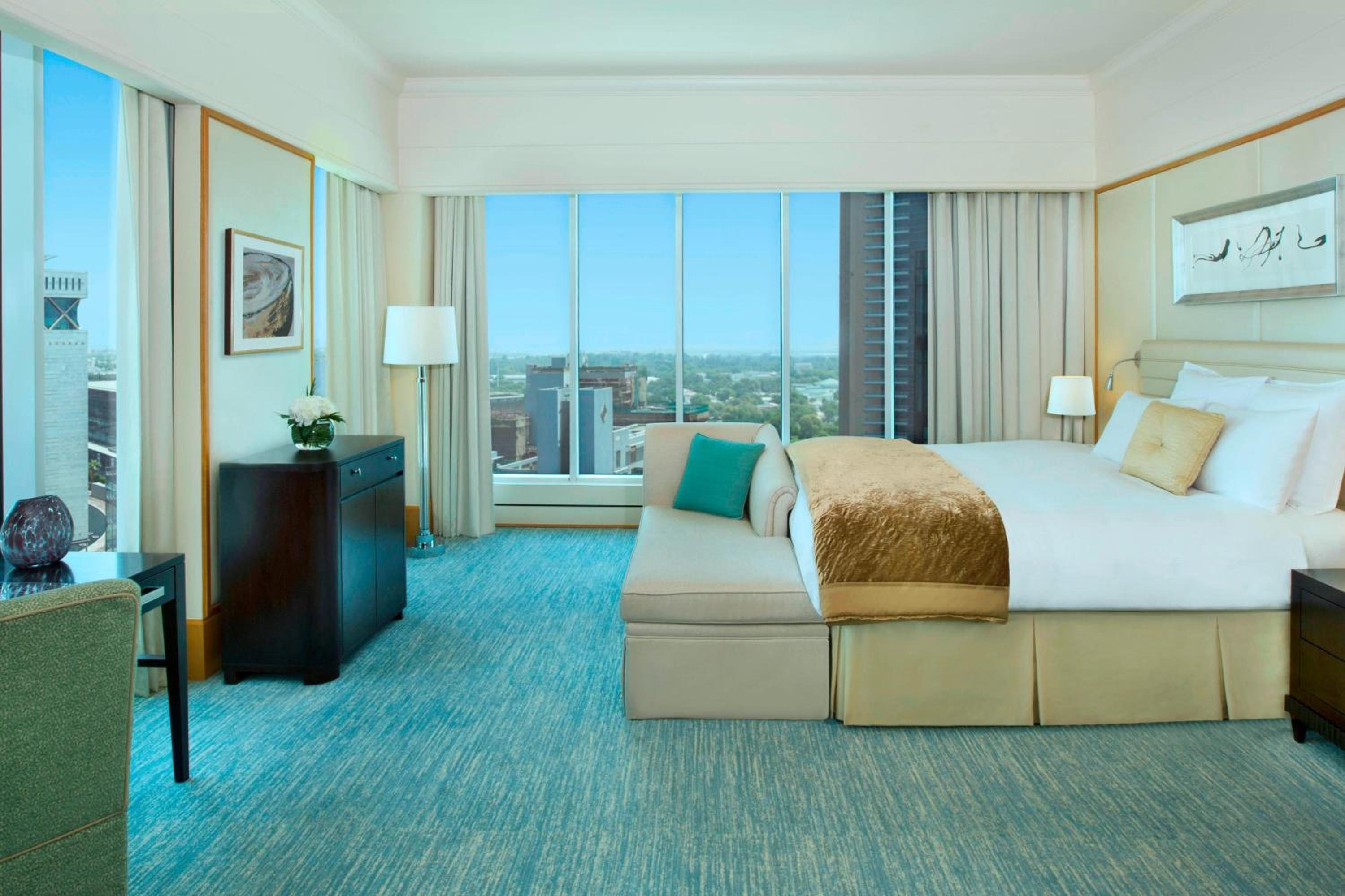 the ritz carlton dubai international financial centre