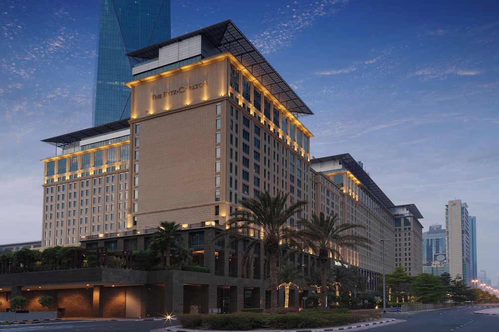the ritz carlton dubai international financial centre